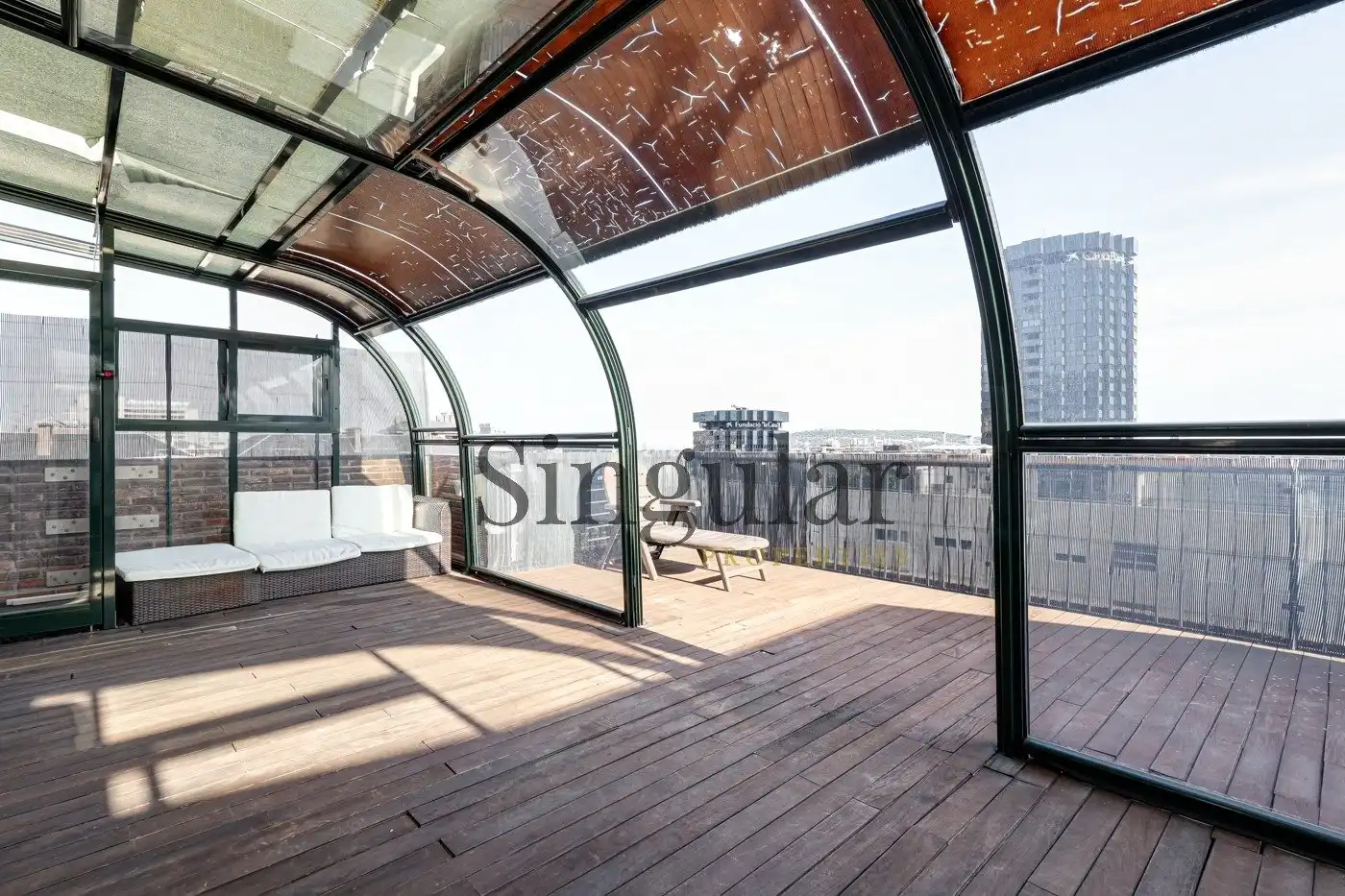 Terrasse von Dachboden zur Miete in Barcelona mit Klimaanlage, Heizung und Privatgarten
