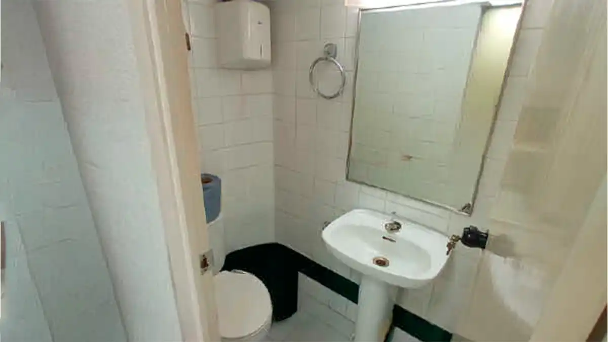 Bathroom of Commercial properties for sale in Sant Vicenç Dels Horts