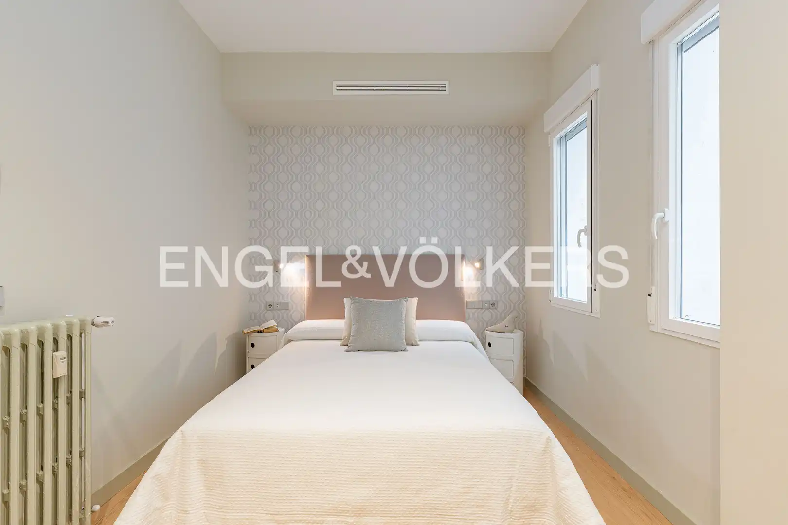 Schlafzimmer von Wohnung zum Verkauf in Madrid mit Klimaanlage und Heizung