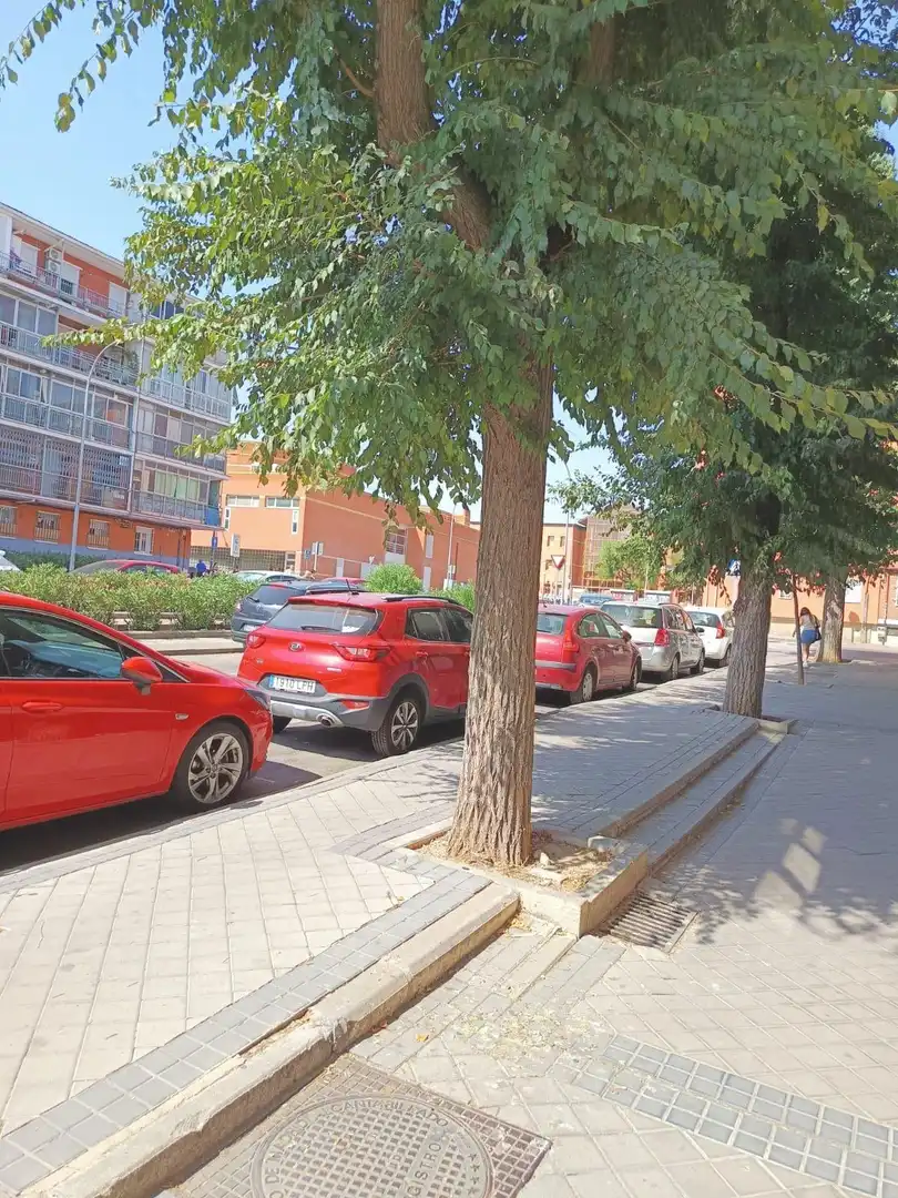 Parking de Piso para compartir en Madrid con Aire acondicionado, Calefacción y Amueblado