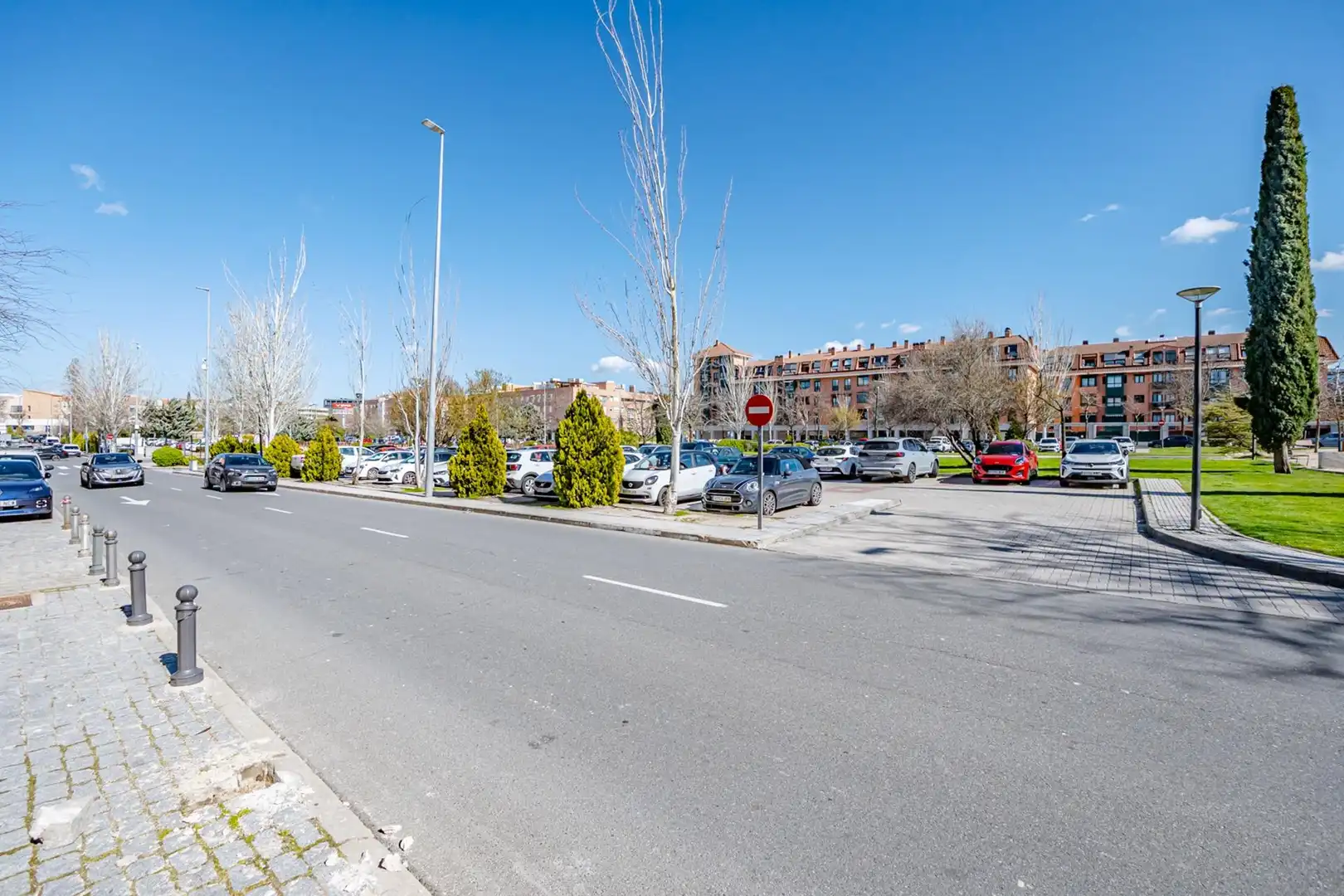 Parkplatz von Wohnung zur Miete in Las Rozas de Madrid mit Klimaanlage, Heizung und Privatgarten