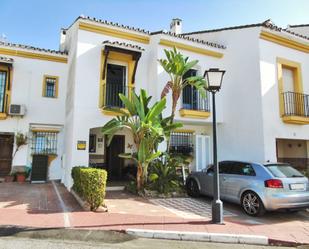 Exterior view of Single-family semi-detached for sale in Estepona  with Terrace and Swimming Pool