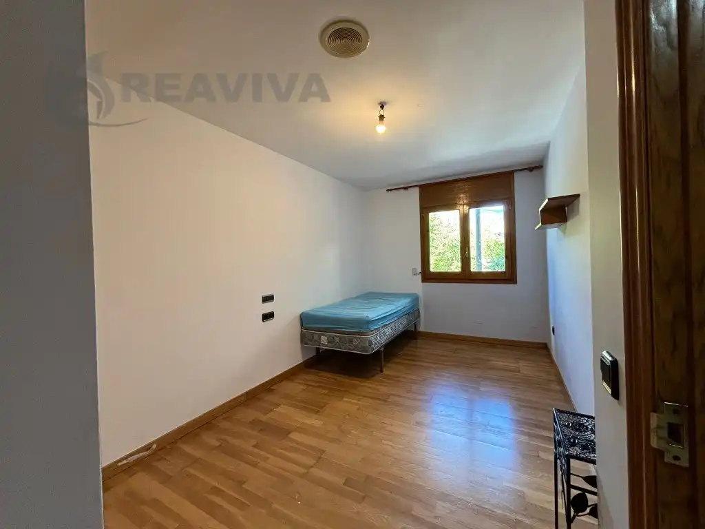 Habitación de Piso en venta en La Seu d'Urgell con Horno, Lavadora y Microondas