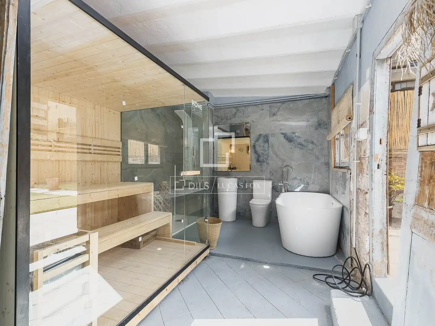 Bathroom of Flat for sale in Barcelona  with Air Conditioner, Private garden and Terrace