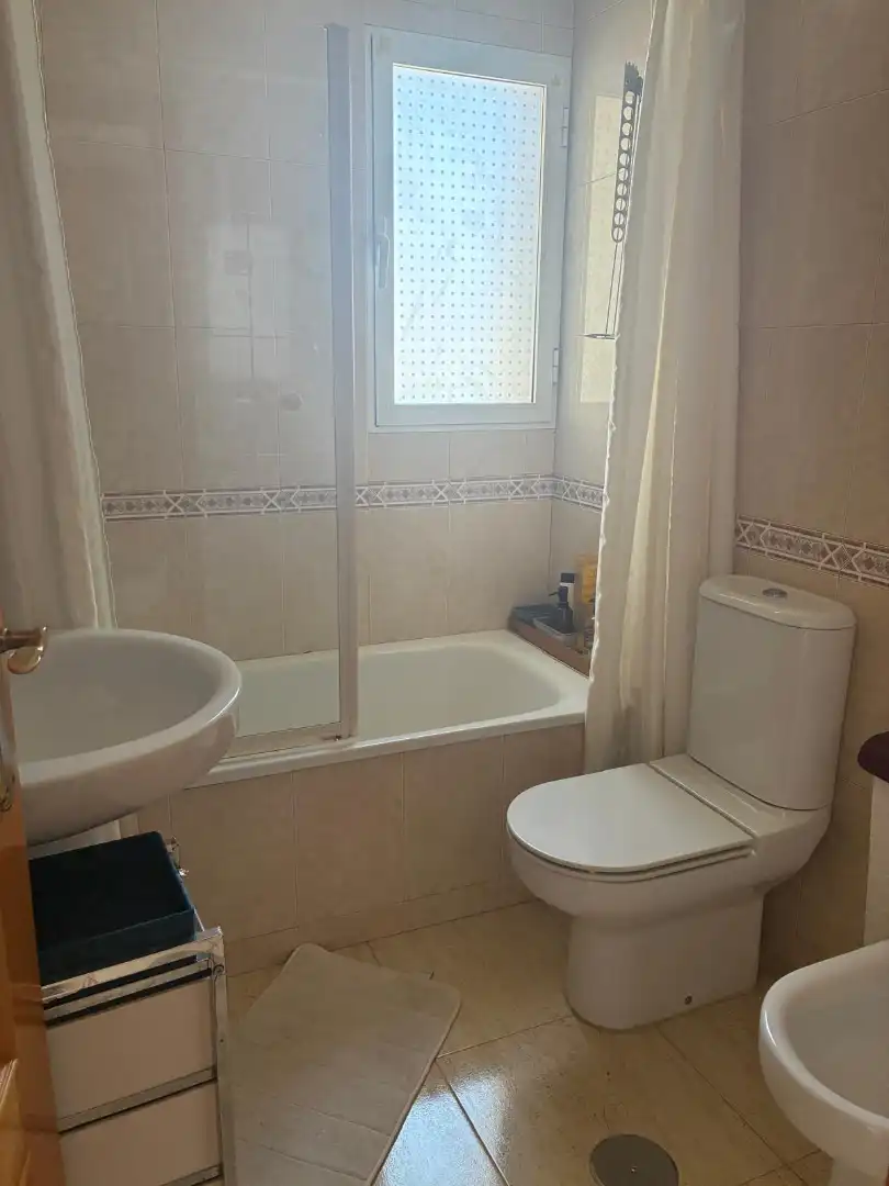 Badezimmer von Wohnung zur Miete in El Campello mit Klimaanlage, Heizung und Terrasse