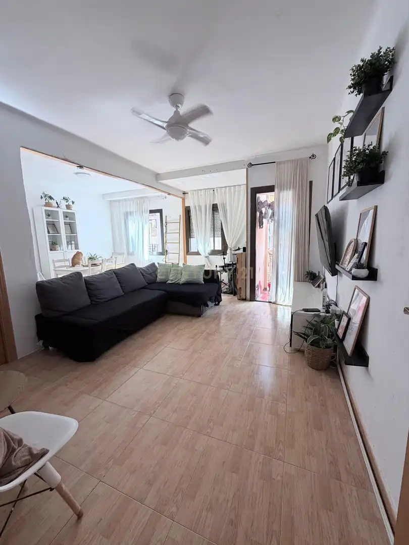 Sala d'estar de Apartament en venda en L'Hospitalet de Llobregat amb Forn, Rentadora i Microones