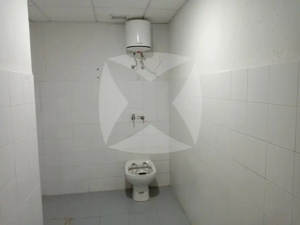 Bany de Local de lloguer en Badajoz amb Aire condicionat