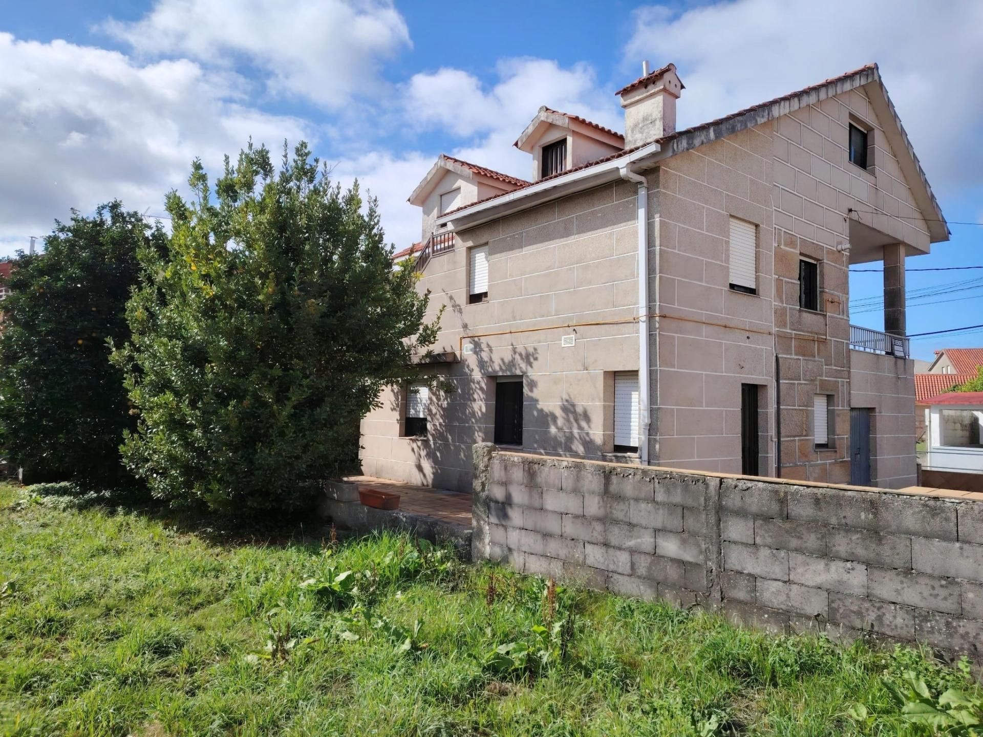 Vista exterior de Casa o xalet en venda en Vigo  amb Calefacció, Terrassa i Balcó