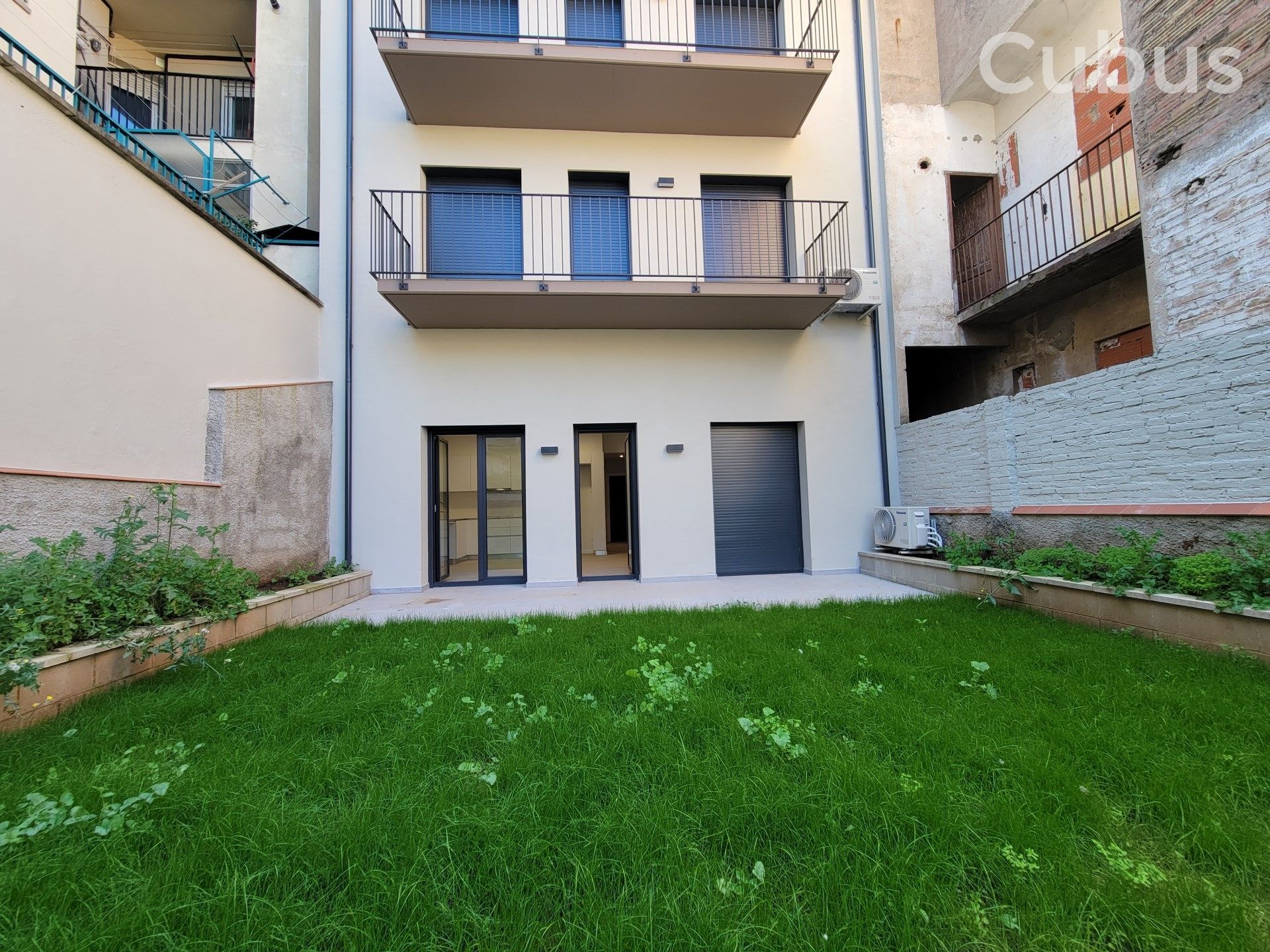 Vista exterior de Planta baja en venta en Olot con Aire acondicionado, Calefacción y Balcón