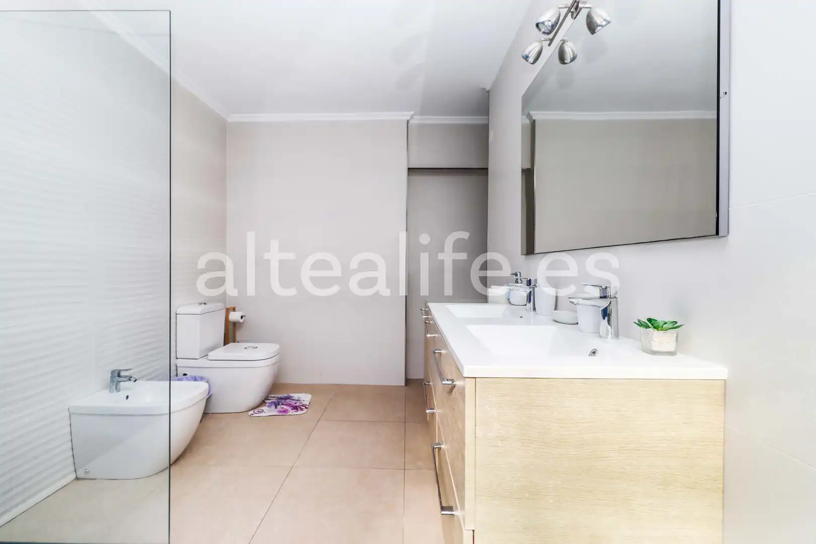 Badezimmer von Dachboden zum Verkauf in Benidorm mit Klimaanlage und Terrasse