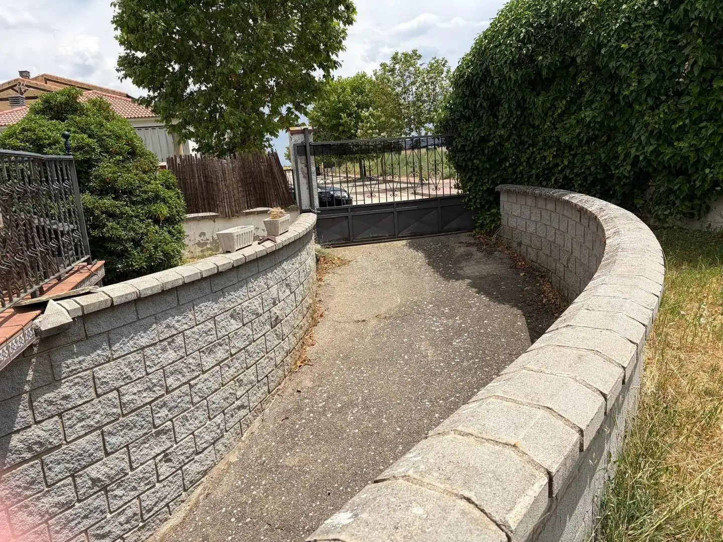 Parking de Casa o chalet en venta en Labajos con Calefacción y Jardín privado
