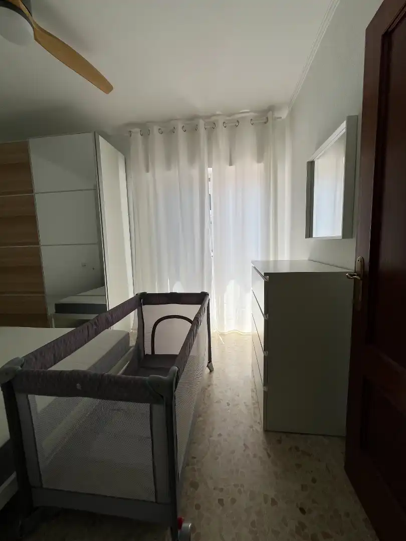 Habitación de Piso de alquiler en Salobreña con Aire acondicionado, Terraza y Amueblado