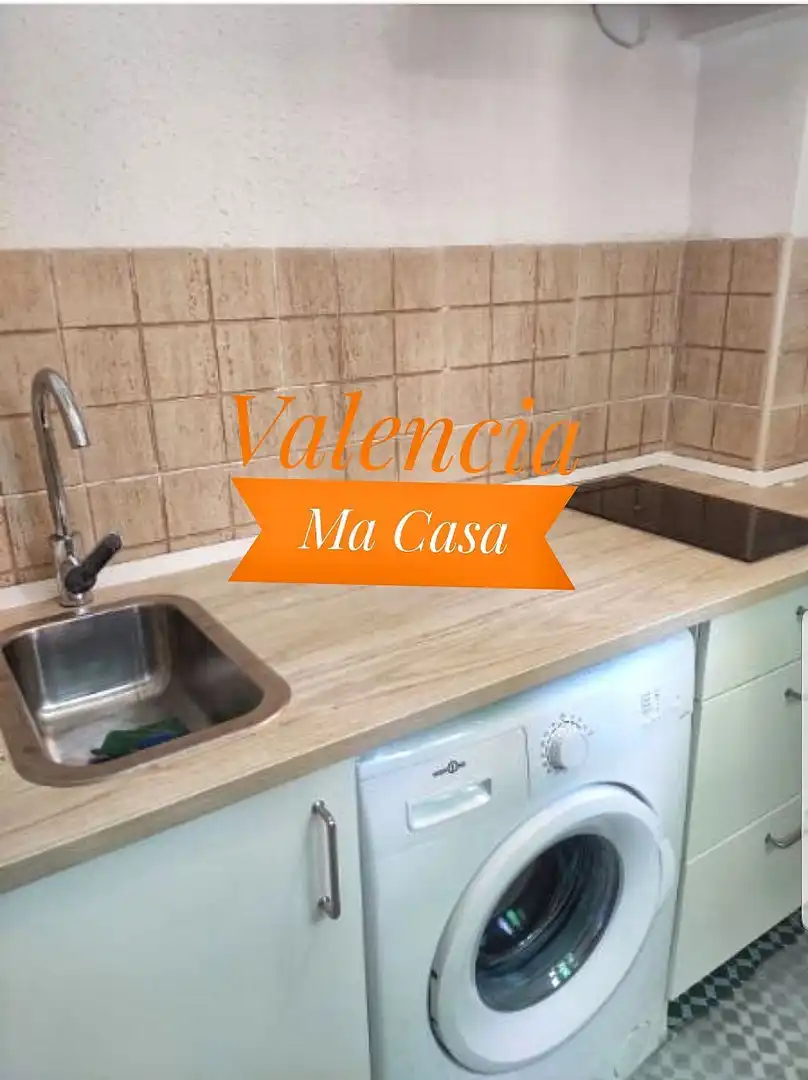 Cuina de Pis de lloguer en Valencia amb Aire condicionat, Terrassa i Balcó