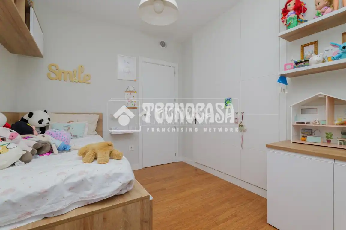 Habitación de Piso en venta en Tres Cantos con Aire acondicionado, Terraza y Amueblado