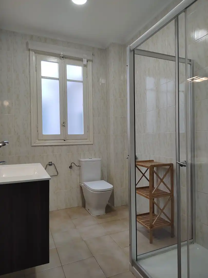 Baño de Piso de alquiler en Valencia con Aire acondicionado, Calefacción y Amueblado