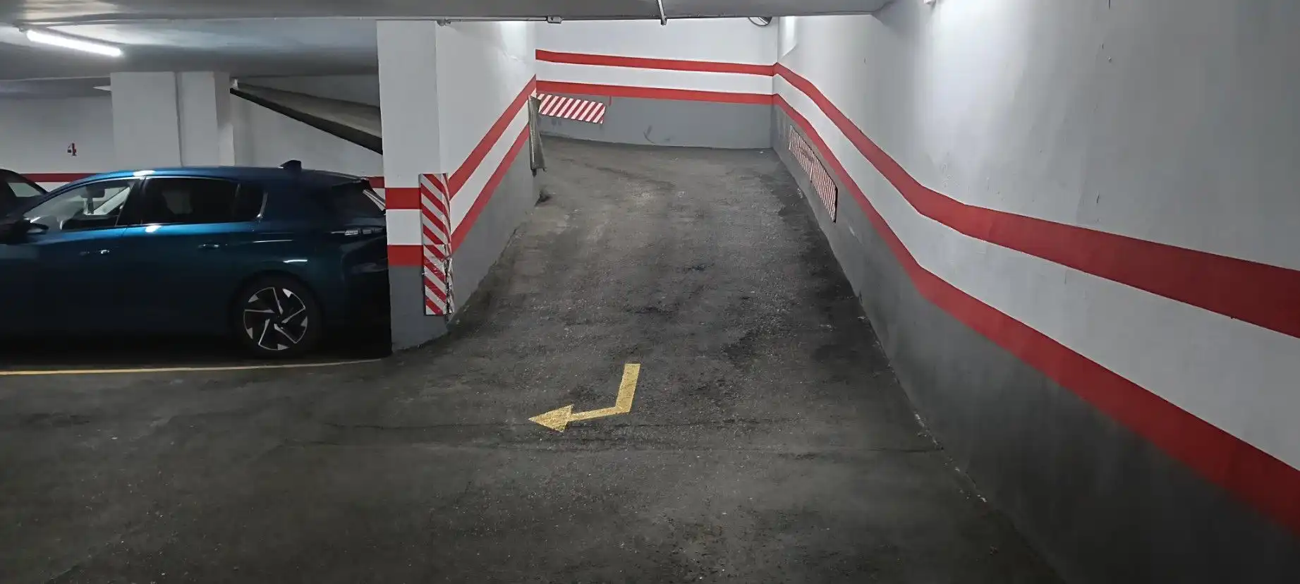 Parkplatz von Garage zum Verkauf in Zaragoza