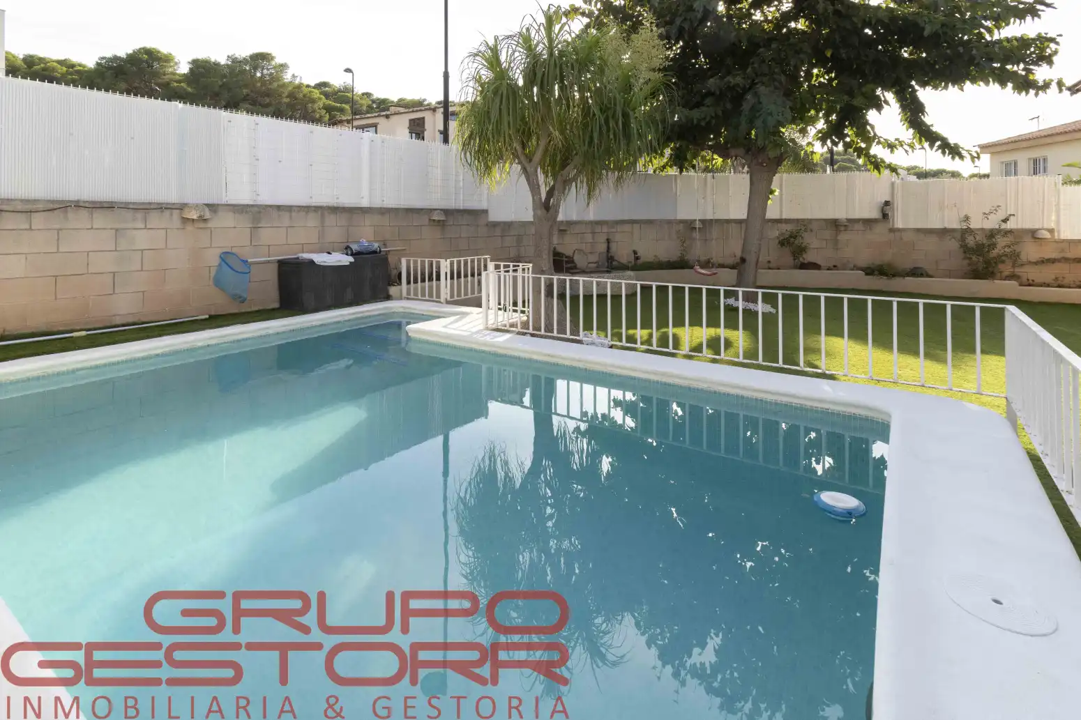 Piscina de Casa o xalet en venda en Torrent amb Jardí privat, Terrassa i Traster
