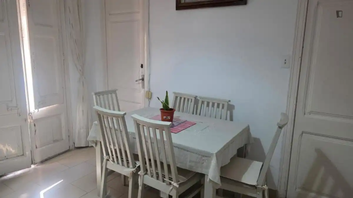 Comedor de Apartamento para compartir en Barcelona con Amueblado, Horno y Lavadora