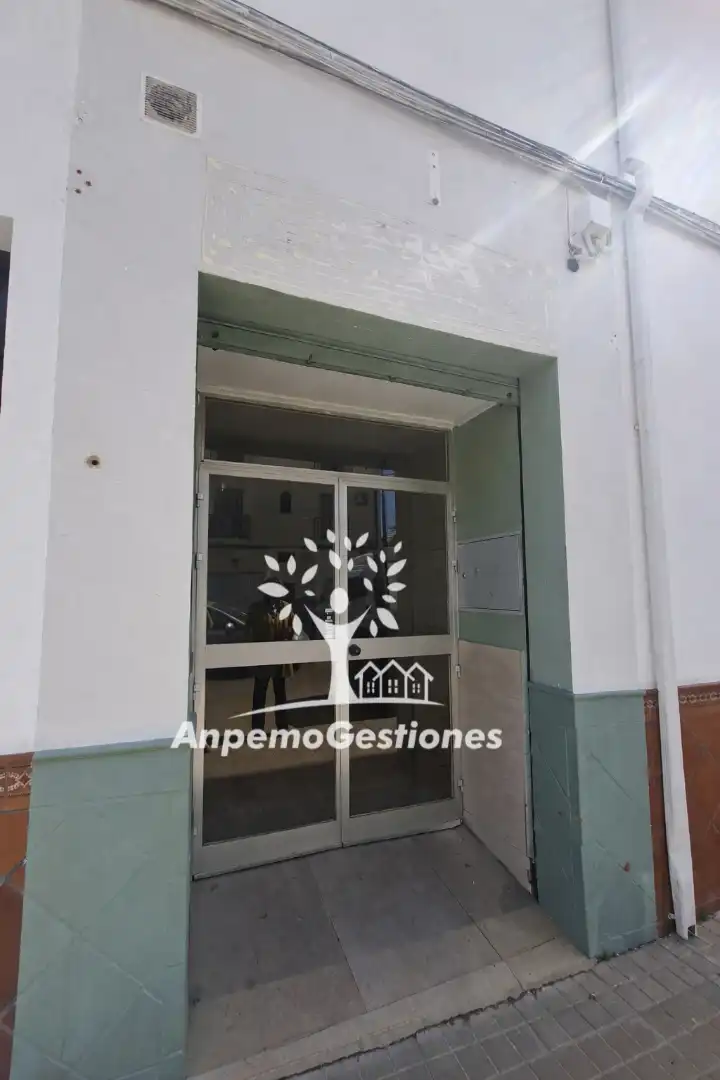 Local comercial de lloguer a Avenida del Greco 5