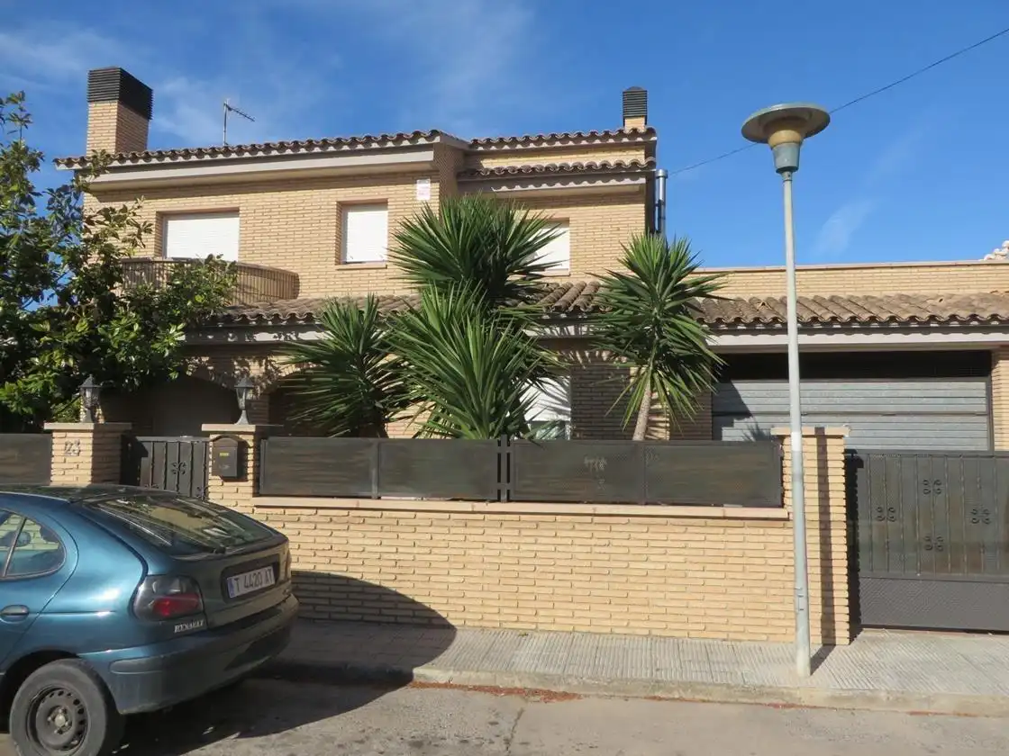 Vista exterior de Casa o chalet en venta en La Pobla de Montornès   con Jardín privado