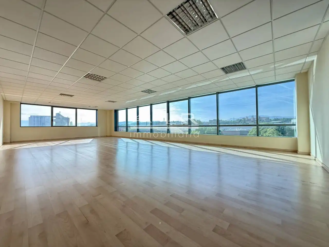 Ufficio con ascensore in affitto a Calle Figueres