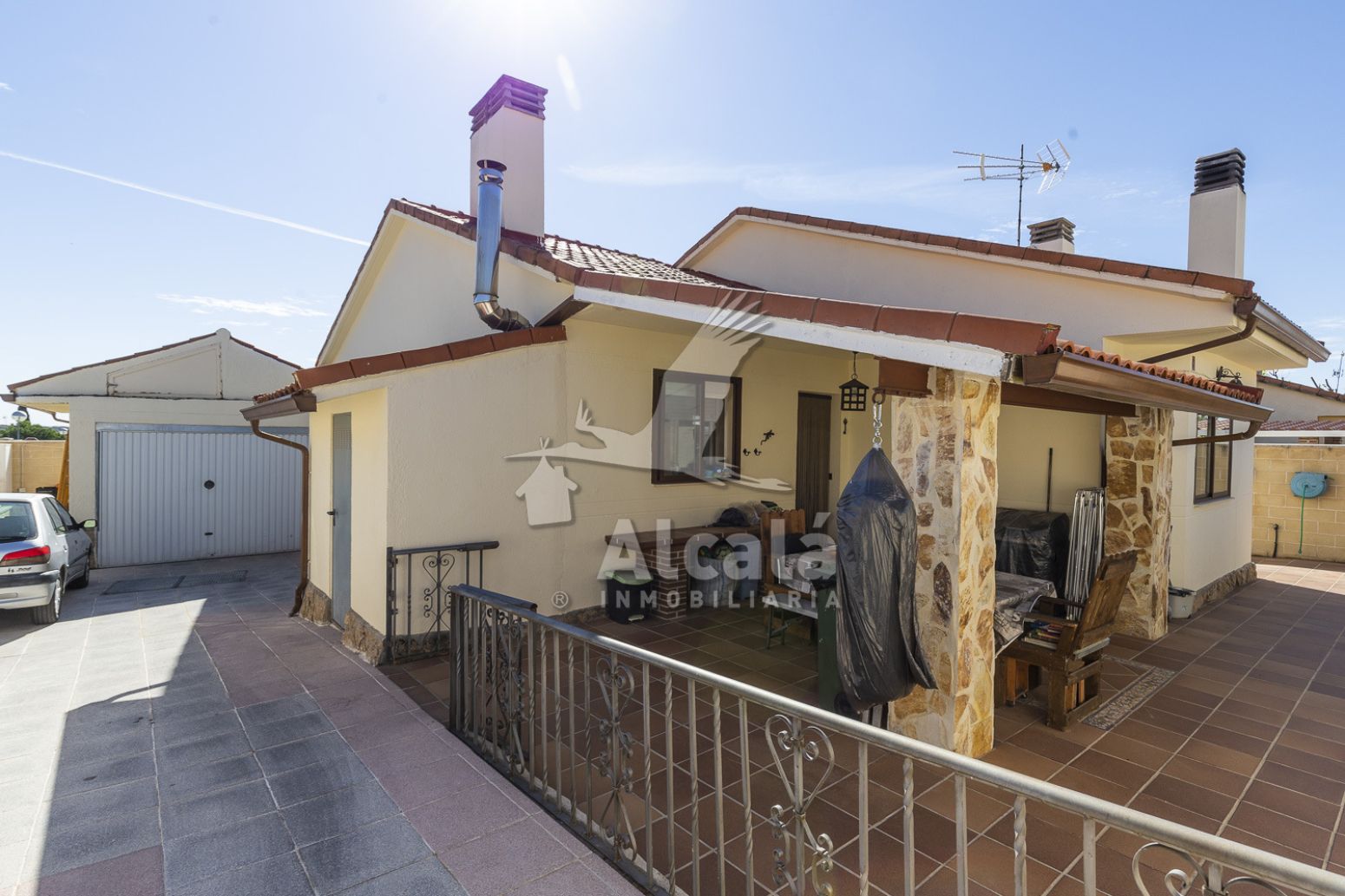 Exterior view of House or chalet for sale in Loranca de Tajuña  with Air Conditioner, Heating and Private garden