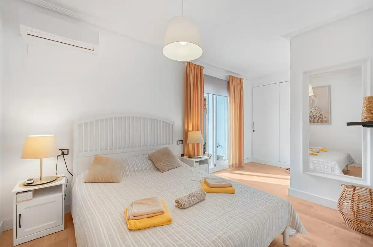 Schlafzimmer von Wohnungen zur Miete in Torrevieja mit Klimaanlage, Heizung und Privatgarten