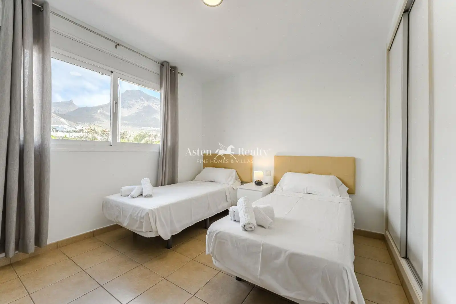 Habitación de Local en venta en Adeje con Aire acondicionado, Amueblado y Internet