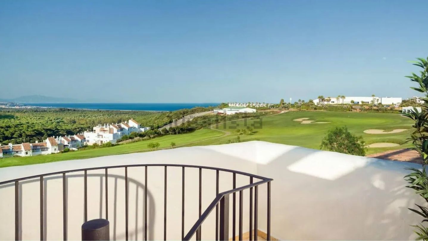 Vista exterior de Àtic de lloguer en La Alcaidesa amb Aire condicionat, Calefacció i Terrassa