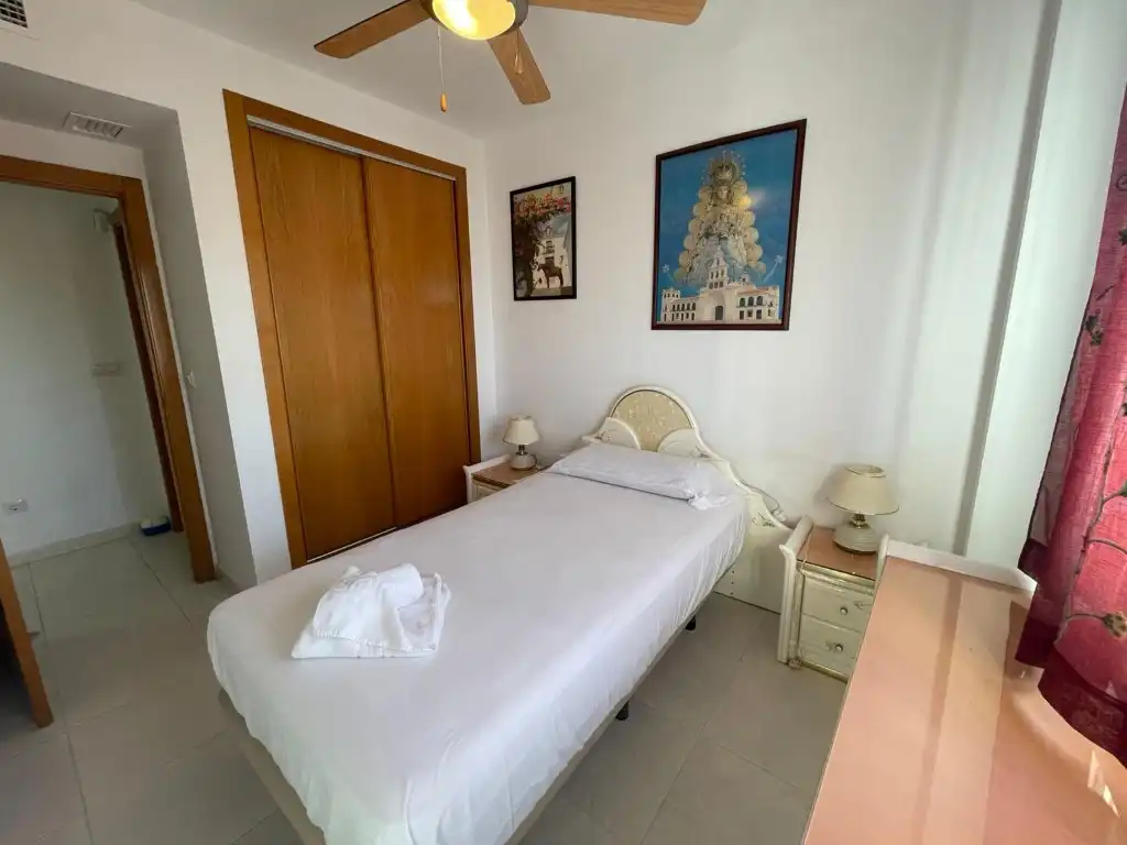 Dormitori de Apartament en venda en La Manga del Mar Menor amb Terrassa, Piscina i Balcó