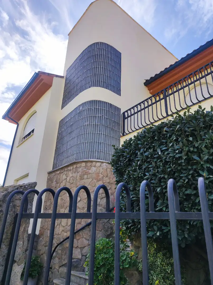 Vista exterior de Casa o xalet en venda en Plasencia amb Calefacció, Jardí privat i Terrassa