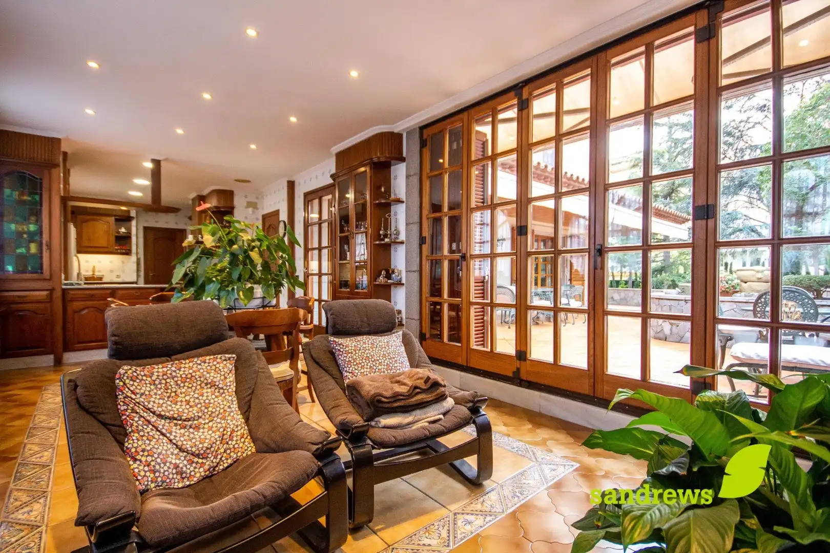 Wohnzimmer von Einfamilien-Reihenhaus zum Verkauf in Figueres mit Klimaanlage, Heizung und Privatgarten