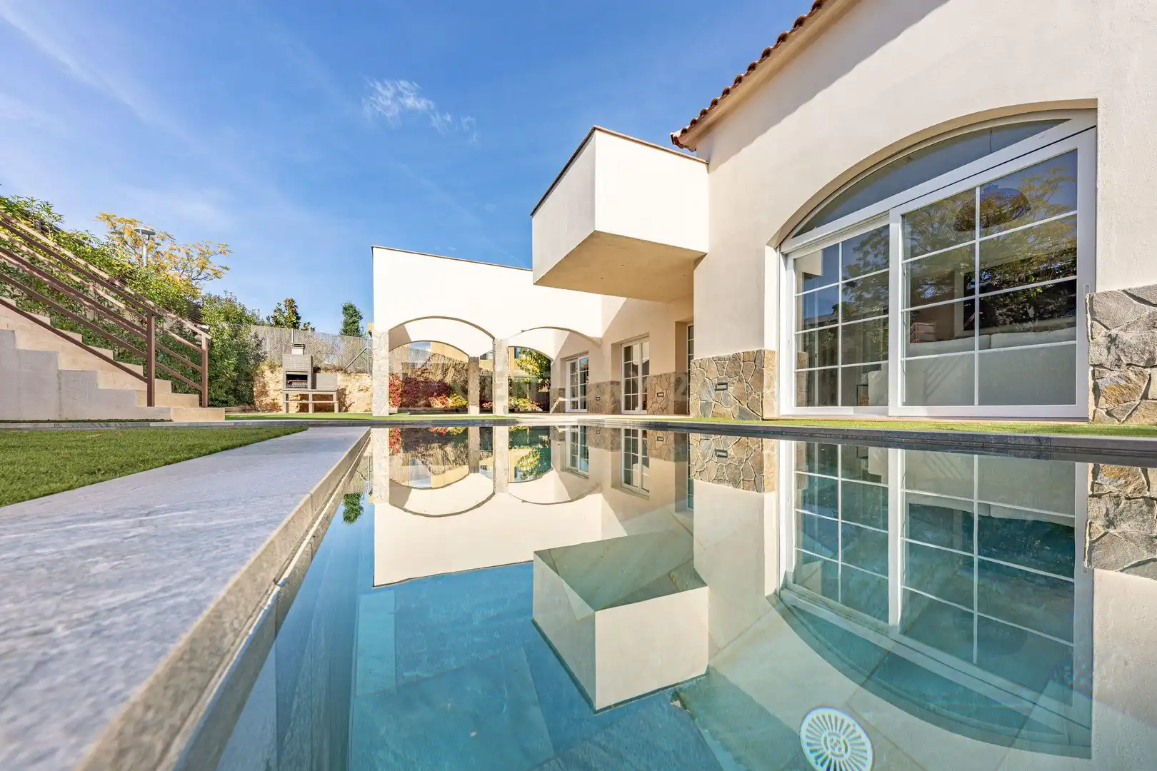 Swimming pool of Houses for sale in Torrelavit