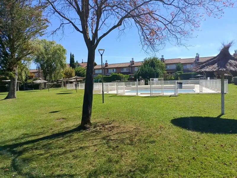 Semi-detached house with pool for sale in Simancas, imagen 90