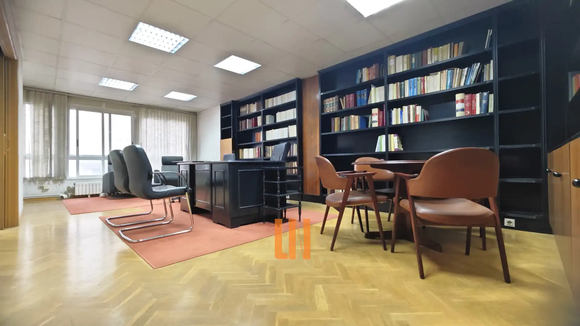 Büro zur Miete in A Coruña Capital  mit Heizung und Internet