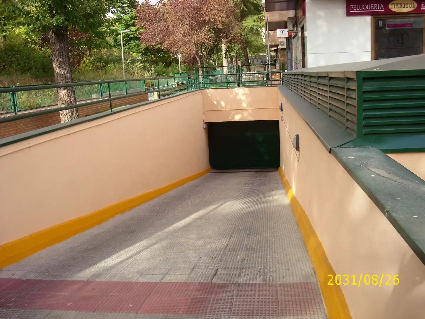 Garage for rent in Calle de Antonio López Aguado, 10, La Paz