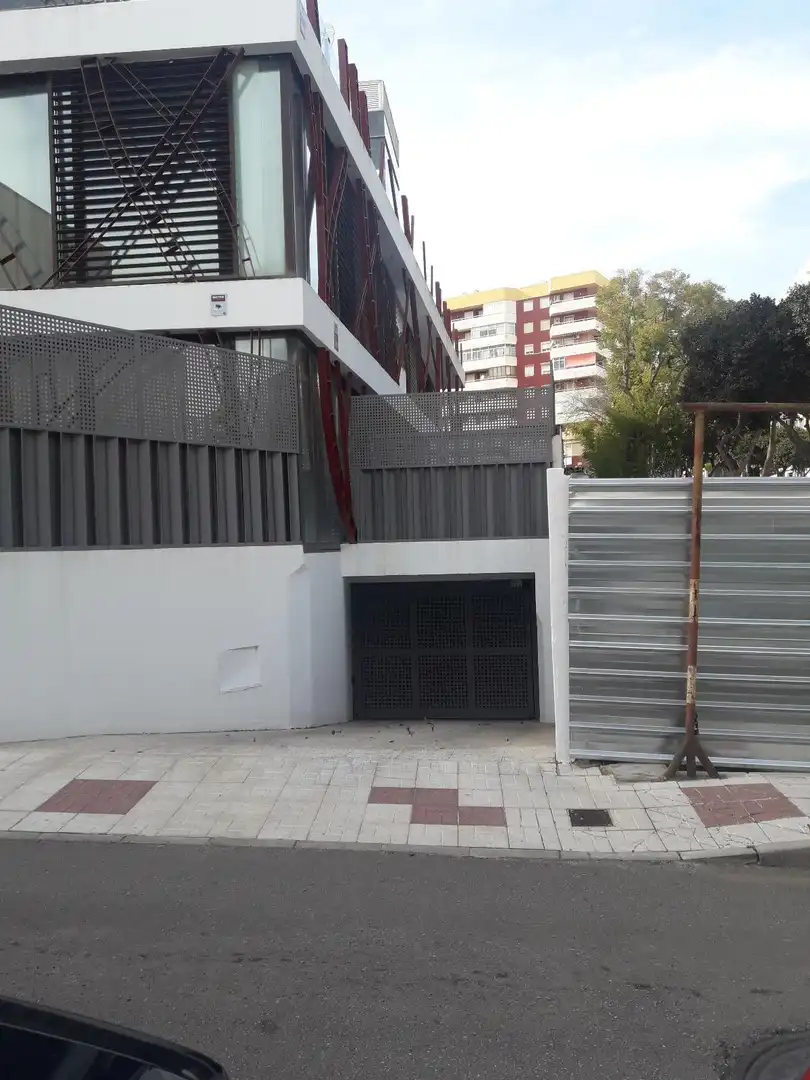 Vista exterior de Garatge en venda en Torremolinos