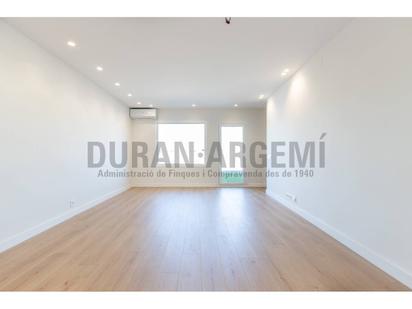 Living room of Flat for sale in Terrassa  with Air Conditioner, Parquet flooring and Terrace