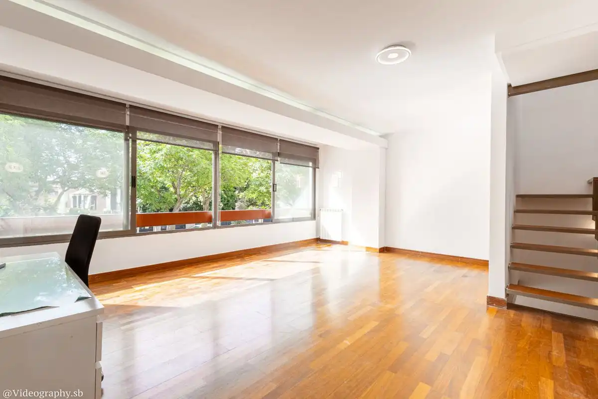 Sala d'estar de Casa adosada en venda en Madrid amb Aire condicionat, Calefacció i Terrassa