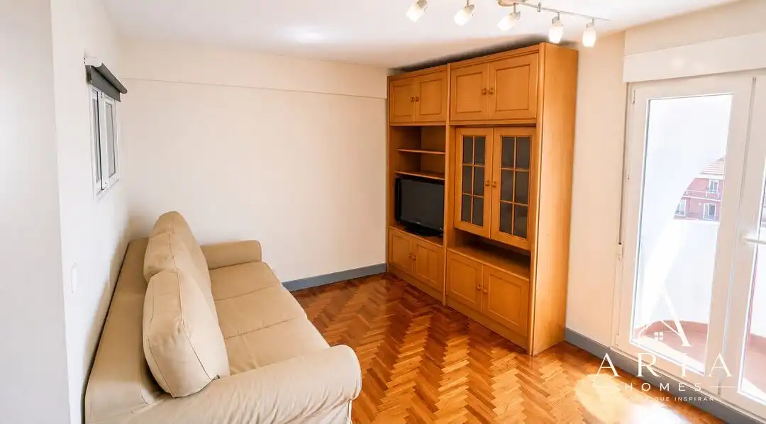 Sala d'estar de Apartament de lloguer en Bilbao  amb Calefacció i Balcó