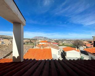 Vista exterior de Dúplex en venda en Baza amb Calefacció i Terrassa