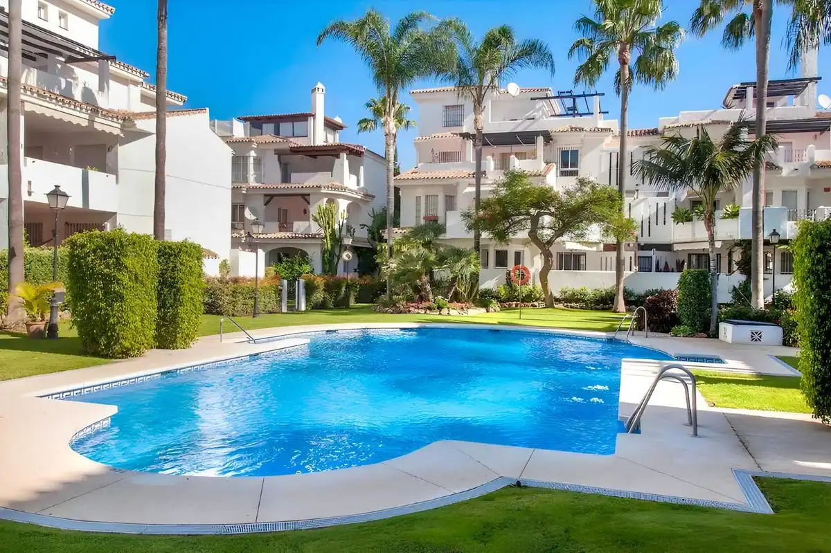 Reihenhaus mit Pool zum Verkauf in calle almogía