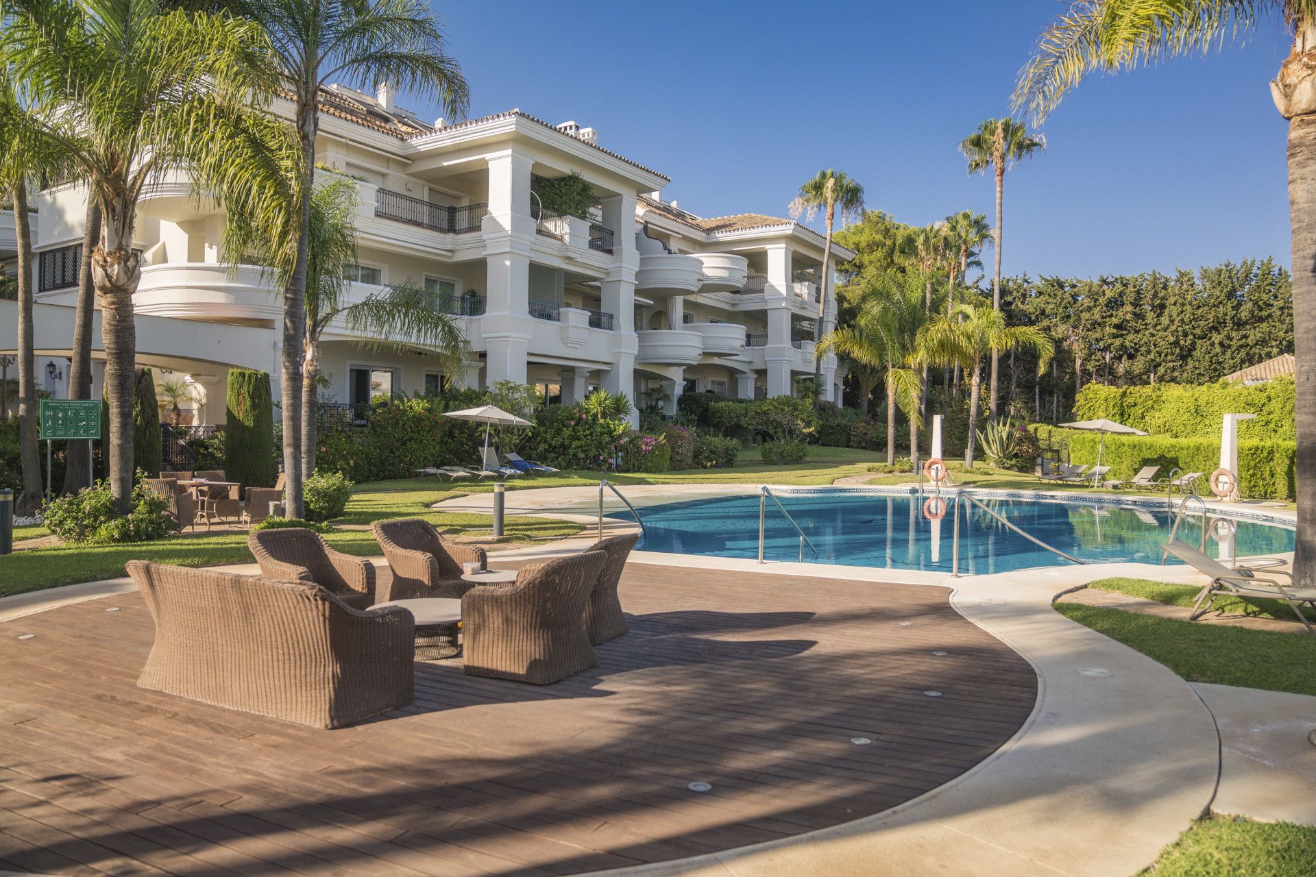 Exterior view of Planta baja for sale in Marbella  with Air Conditioner, Terrace and Swimming Pool