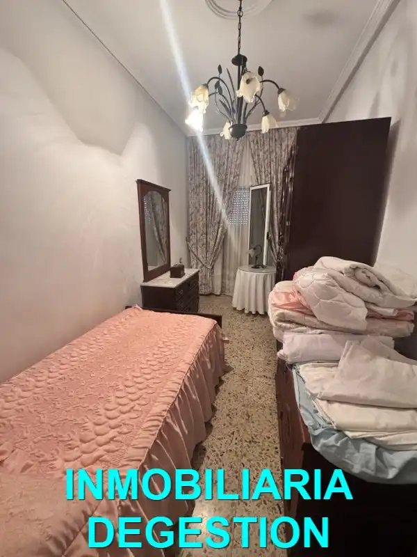 Dormitori de Casa o xalet en venda en Linares amb Aire condicionat, Jardí privat i Terrassa