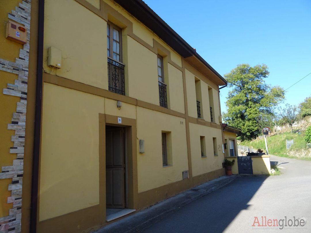 Exterior view of House or chalet for sale in Oviedo   with Heating, Private garden and Storage room