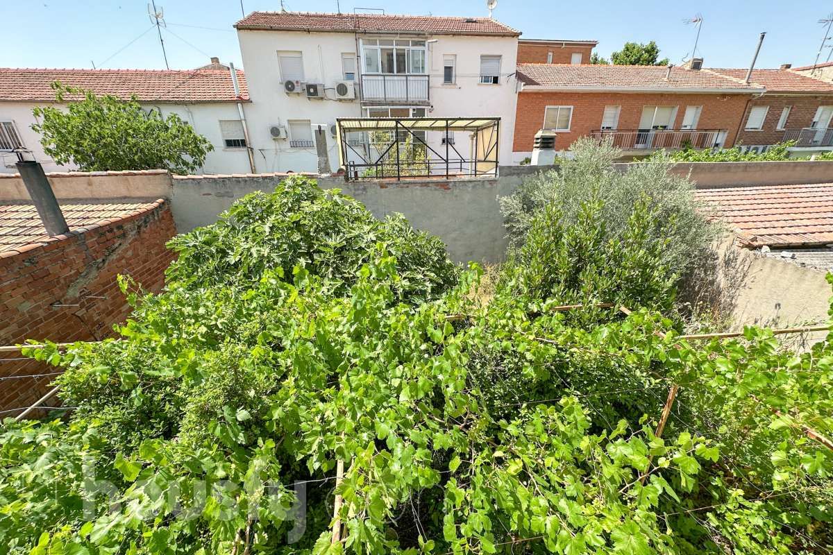 Casa o xalet en venda en Azuqueca de Henares amb Jardí privat, Terrassa i Traster