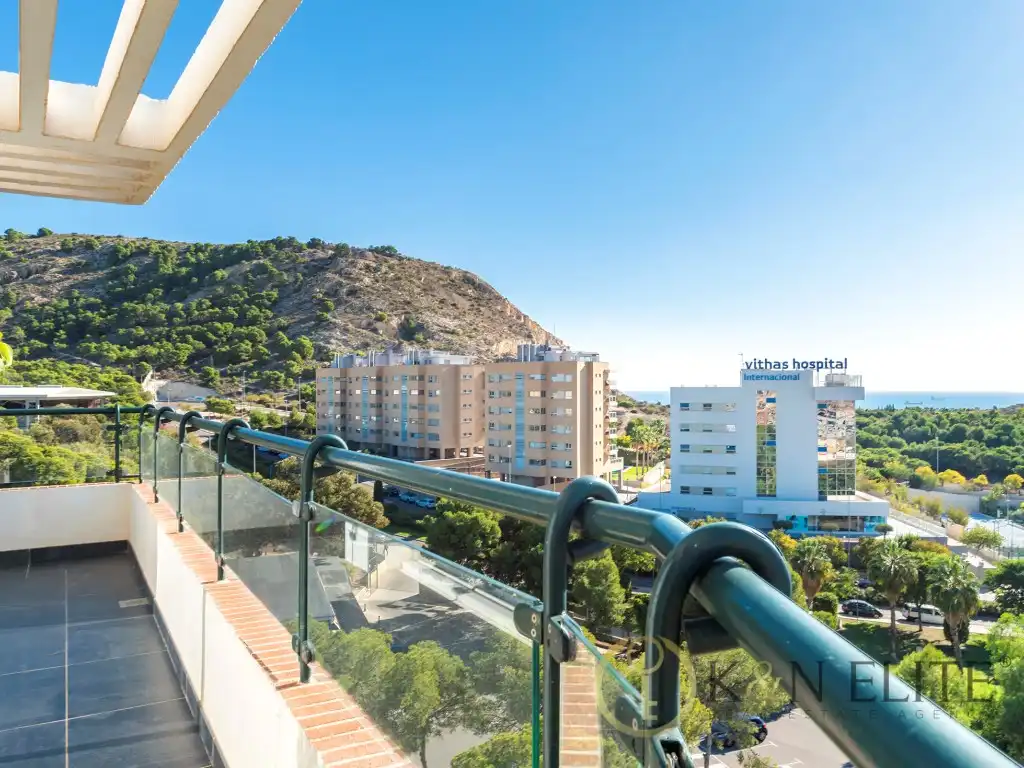 Dormitori de Àtic en venda en Alicante / Alacant amb Aire condicionat, Jardí privat i Terrassa