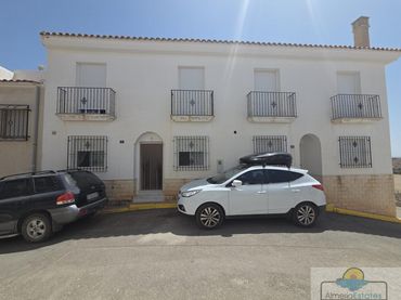 Adosado con balcón en venta en Albox