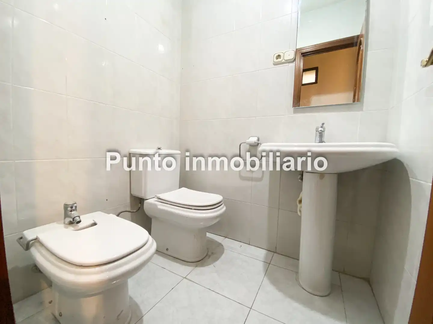 Bathroom of Flat for sale in Valladolid  with Heating, Parquet flooring and Terrace