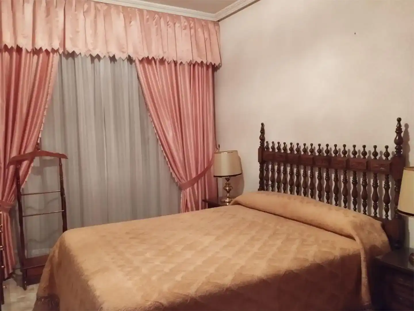 Dormitori de Casa adosada en venda en Peñaranda de Bracamonte amb Balcó